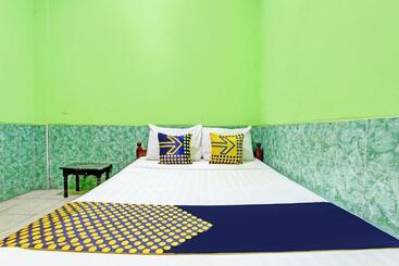 호텔 Sabar Menanti 2