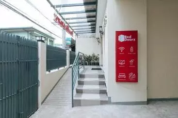 ホテル Torre De Manuel Residences 1 By Reddoorz