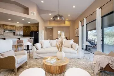 ツーリストアパートメント Desert Stone By Avantstay Contemporary Desert Oasis With Pool & Hot Tub