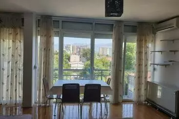 آپارتمان‌های توریست‌ها Skopje Center 3 Bedrooms With Kitchen And Private Bathroom