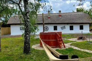 ツーリストアパートメント A Nádtetős Parasztházak