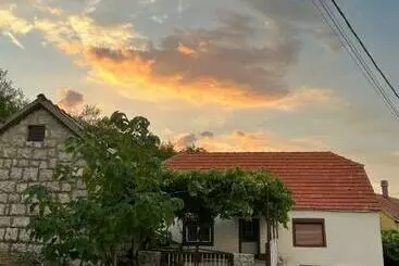 آپارتمان‌های توریست‌ها Kuća Za Odmor