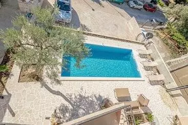 پانسیون N&n Lux Guest House