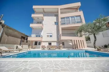 Pensión N&n Lux Guest House