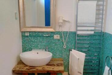 Bed and Breakfast & Resort Lunatenuta