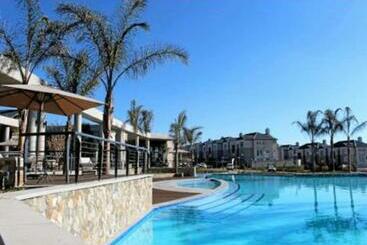 צימר Sleep And Go Luxury Tintswalo Nest