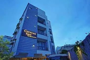 Fabhotel Istana Inn