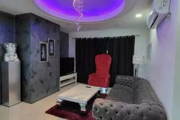 Ferienwohnungen Spacious 2 Bedroom. Home Comfort + Hotel Amenities