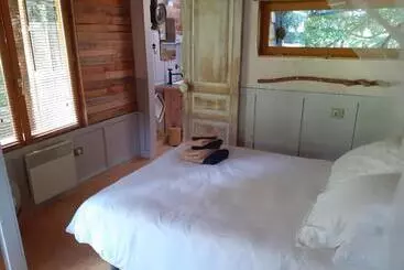 Bed and Breakfast La Cabane De L Oiseau
