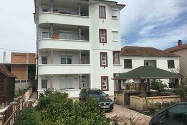 Majatalo Apartmani Muric