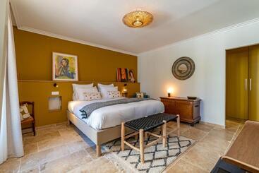 膳宿费 Marcelle En Camargue