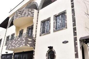 Nocleg ze śniadaniem La Casa Hotel Yerevan