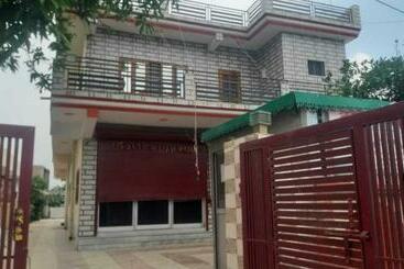 Hotel Oyo 90377 Maya Palace