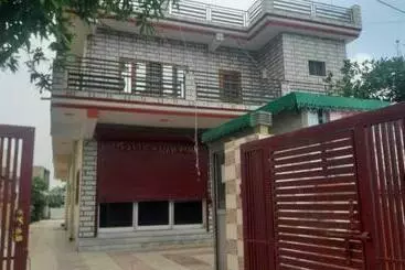 Hotel Oyo 90377 Maya Palace