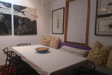 مبيت وإفطار Black Cottage