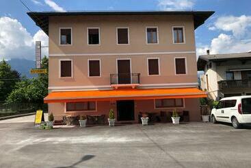 בית מלון כפרי Locanda Alla Stazione