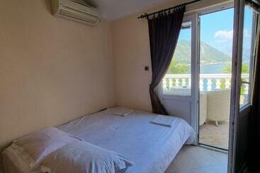 ツーリストアパートメント Lovely Apartment On The Sea Shore, With A View And Free Wi Fi