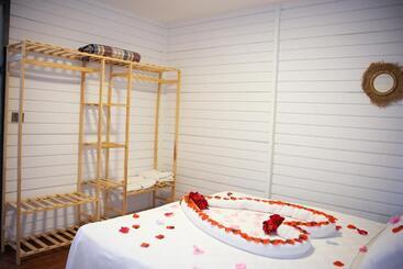 تختخواب و صبحانه Collesium Garden