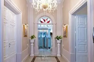 Ta  Dun Martin And Taz Zija Bed And Breakfast