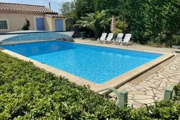 Turistihuoneistot Charmant Logement Avec Piscine En Provence Au Premier étage D Une Villa