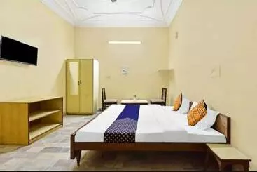 Hotel Oyo 89929  Paras Villa