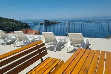آپارتمان‌های توریست‌ها Nice Apartman Hladna Uvala