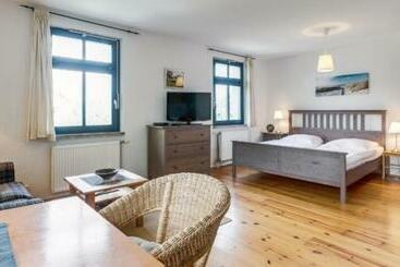 ツーリストアパートメント Studio 52