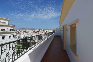 Vakantie-appartementen Superbe Géant Appartement En Résidence Très Calme Avec Une Grande Terrasse Ouverte
