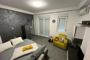 آپارتمانهای توریستها Apartman Tajna