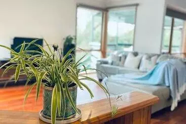 ツーリストアパートメント Gorgeous House Near Beach With Nature View