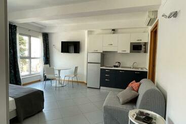 Ferienwohnungen Rada Loft Prima Fila Lungomare Sud