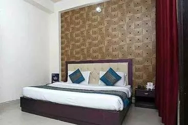 هتل Oyo 89748 Rl Residency