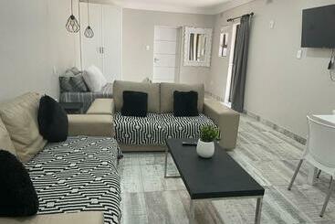 פנסיון Guest House On Gillian Unit 7