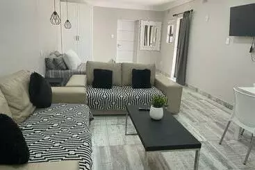 Majatalo Guest House On Gillian Unit 7