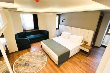 هتل Nira Boutique