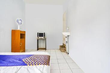 Hôtel Spot On 91393 Budiluhur 10 Homestay