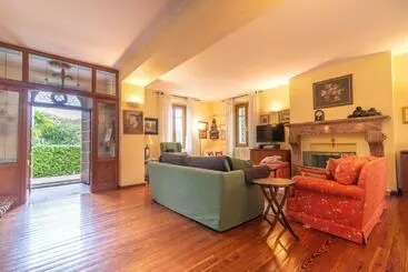 Majatalo La Camelia, La Nostra Tripla Con Vista Lago, Al Secondo Piano Della Villa Isabella