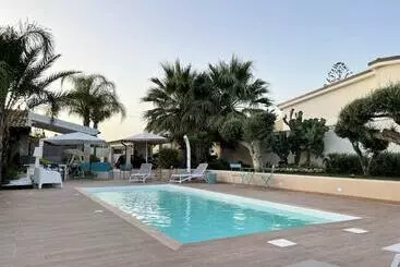 هتل آپارتمان Xenìa   Villa Con Piscina Privata