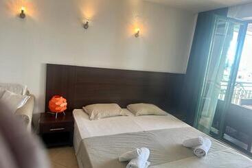 アパートホテル Home Sweet Home Black Sea View