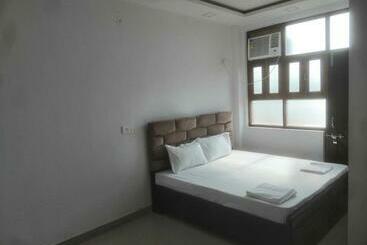 هتل Oyo 89893 Rich Chair