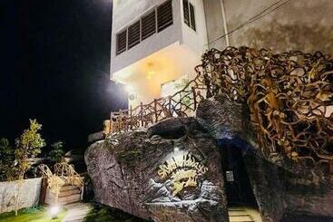 Отель Skylark Holidays Premium Chinnakkanal Munnar