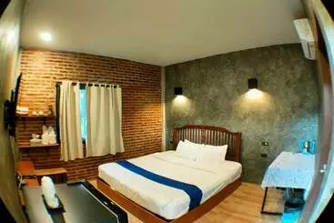 Majatalo บ้านพักเรือนแก้ว แม่สรวย