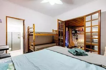 تختخواب و صبحانه Ashram Anandini