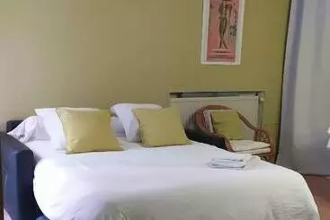 Aamiaismajoitus (B&B) Chambres D Hôtes Indépendantes Au Rez De Chaussée D Une Maison Provençale Dont Une Avec Cour Intérie