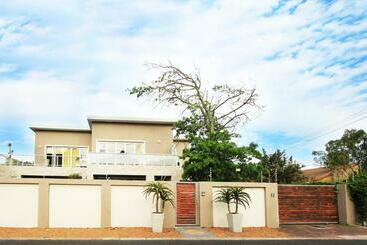 膳宿费 Cape Halal Haven