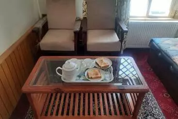 Pension Bashaw Residency, Top Rated Family Guest House Near Srinagar Airport