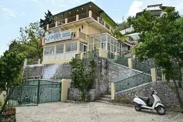 Pension  Upvan Guest House And Residence