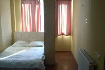 Pensión Vake House