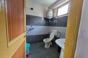 Пансион Old Monk Inn