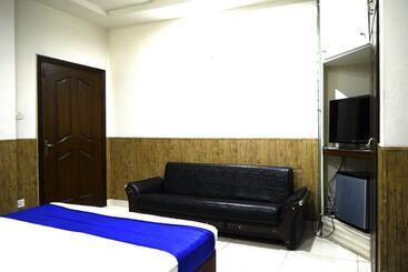 Quick Continental Hotel   Jail Road